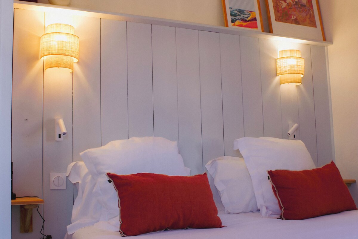 Premium Room, Balcony, Ocean View | Desk, laptop workspace, WiFi (free), bed sheets