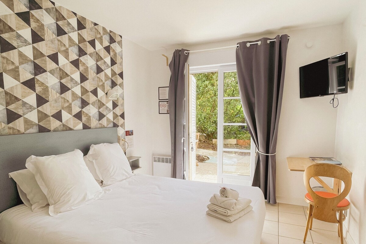 Chambre Négade | Desk, laptop workspace, WiFi (free), bed sheets