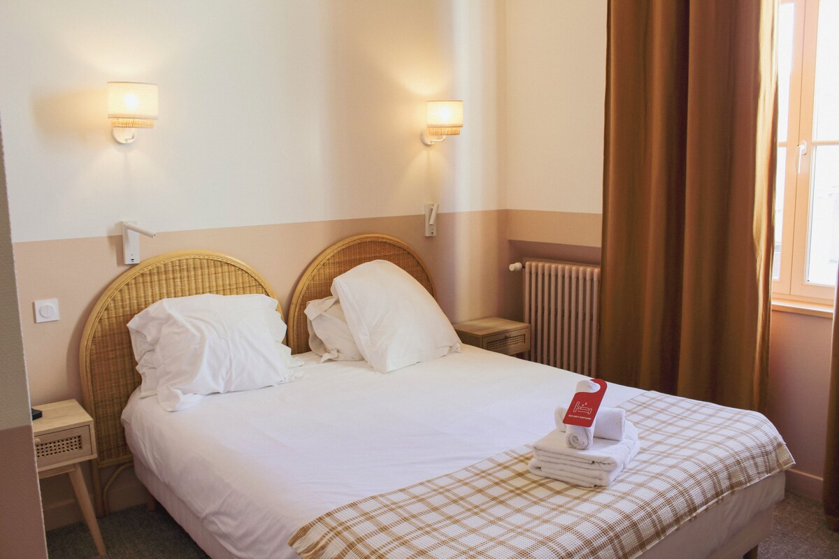 Superior Room | Desk, laptop workspace, WiFi (free), bed sheets