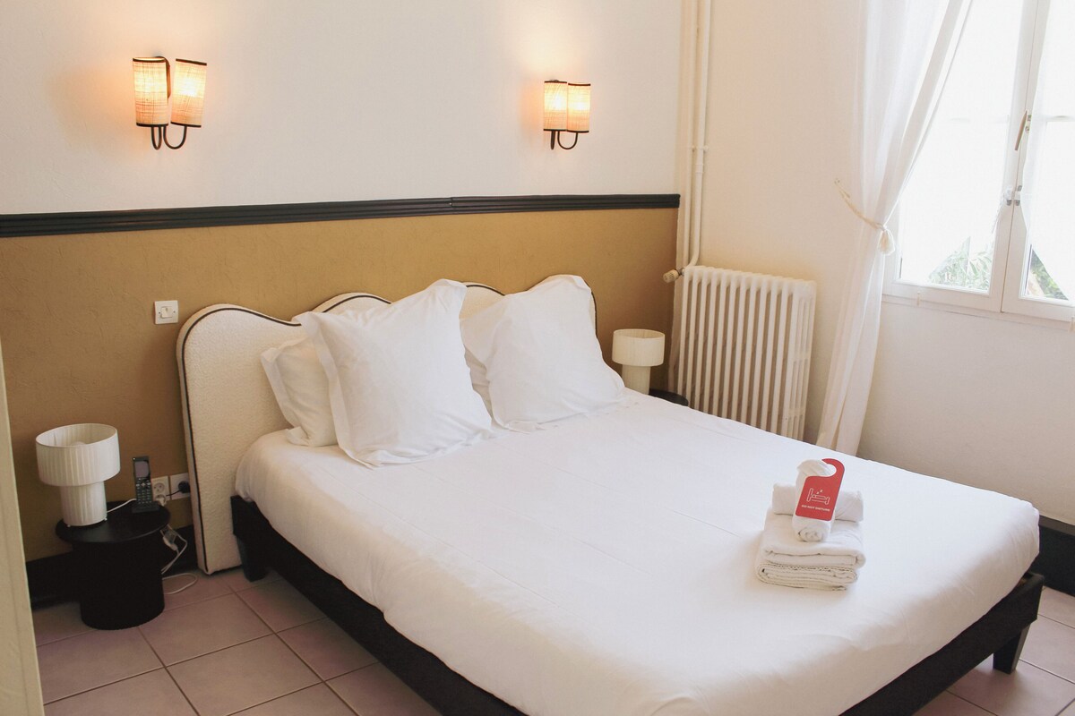 Chambre Négade | Desk, laptop workspace, WiFi (free), bed sheets