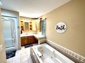 Bruser, boblebadekar, hårtørrer, håndklæder