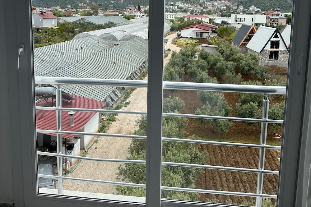 Newton Apart Fethiye