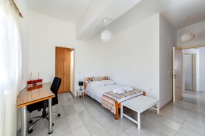 3 dormitorios, tabla de planchar con plancha, wifi gratis y ropa de cama