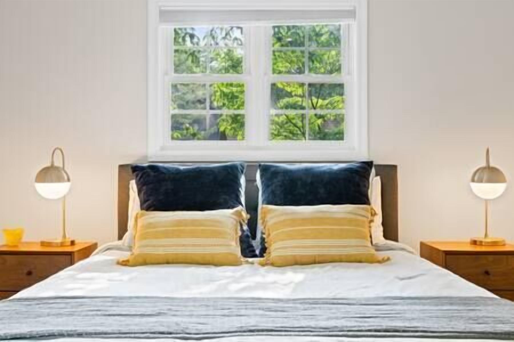 4 habitaciones, tabla de planchar con plancha, wifi y ropa de cama 