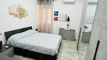 2 Schlafzimmer, Schreibtisch, Bügeleisen/Bügelbrett, kostenloses WLAN