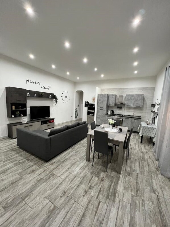 Flat-screen TV - The Nicole's house (Napoli)