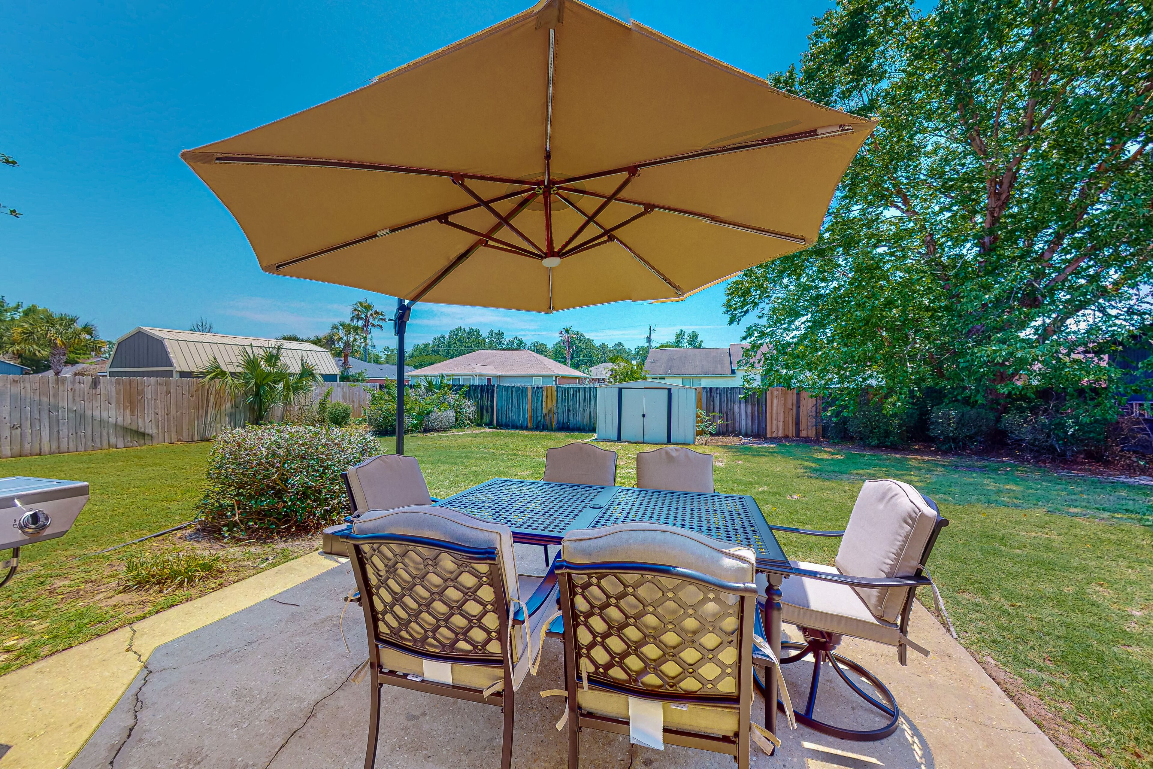 Sunny home near the beach with patio, grill, washer/dryer, central AC, & WiFi