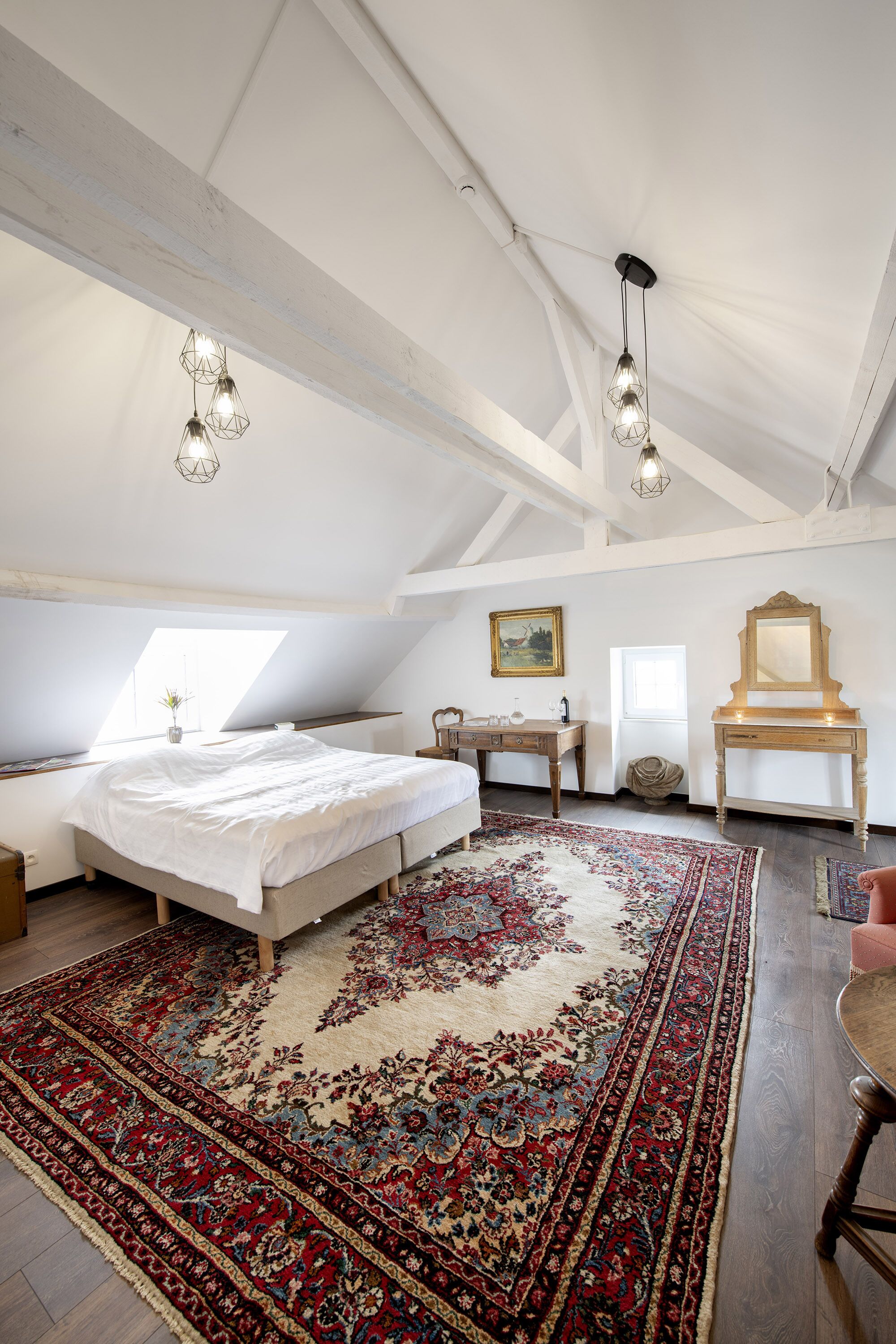 18 عدّة غرف نوم وواي فاي مجانًا وملاءات أسرّة