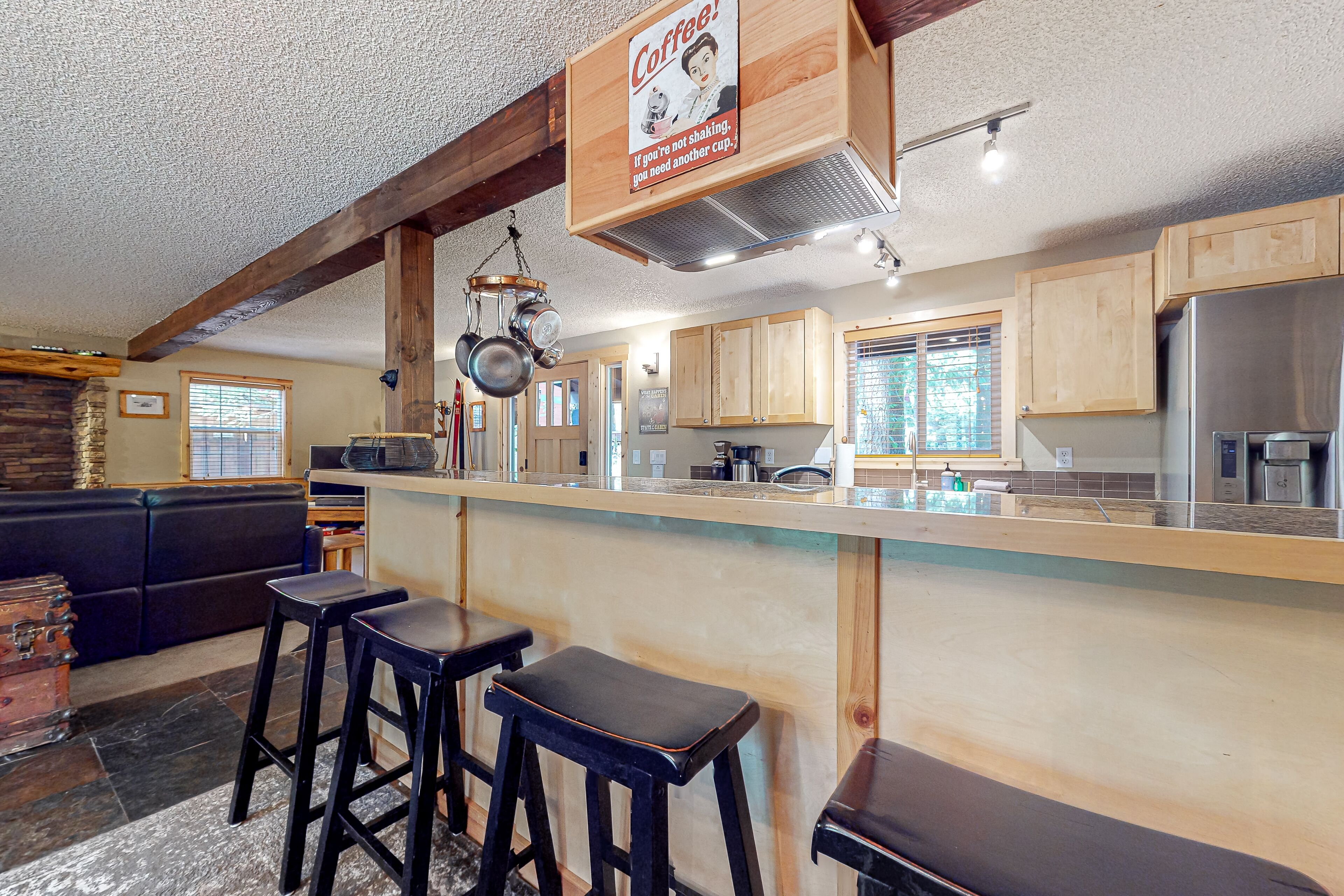 Dog-friendly cabin with a hot tub, wood stove, board games, grill, and W/D