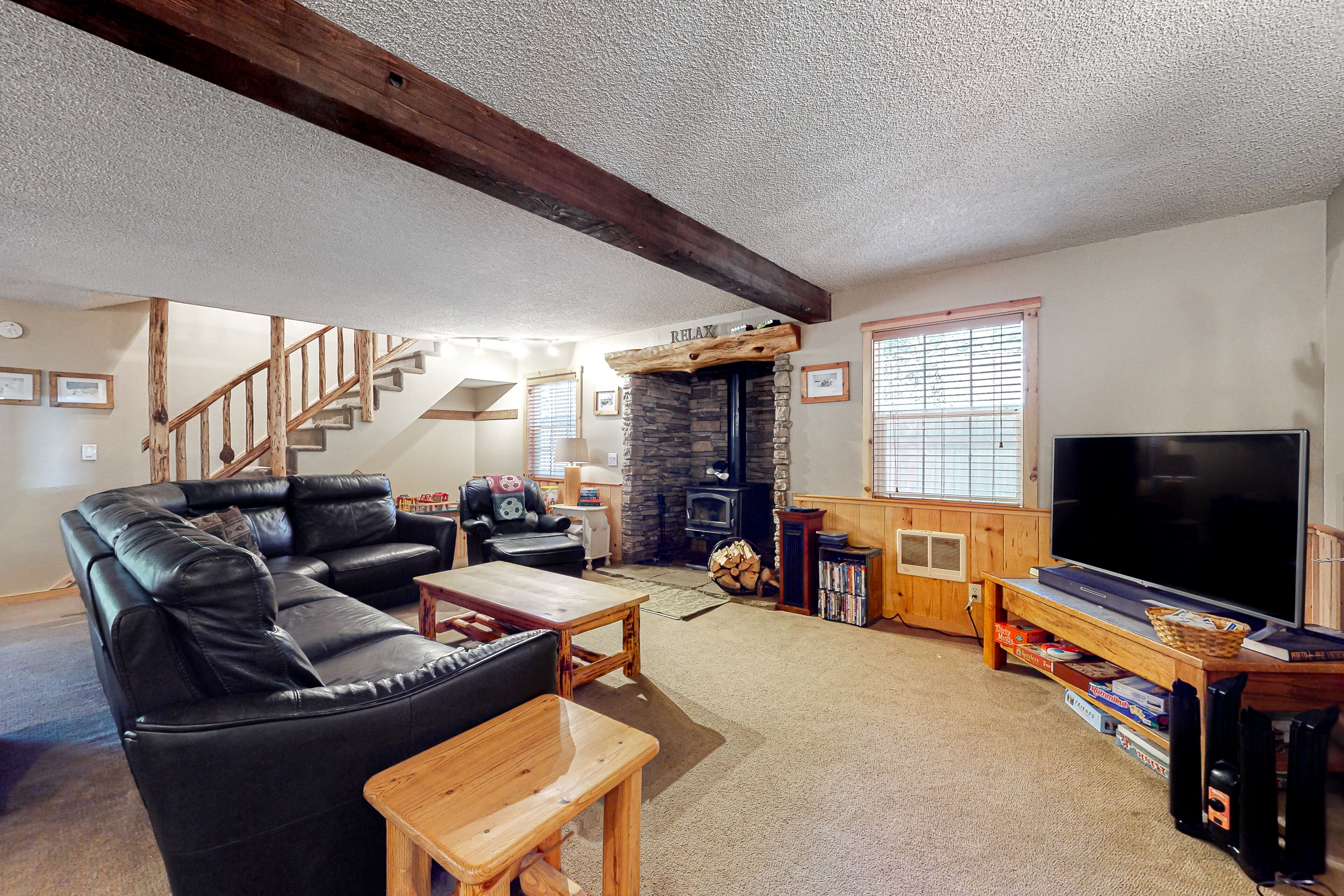 Dog-friendly cabin with a hot tub, wood stove, board games, grill, and W/D