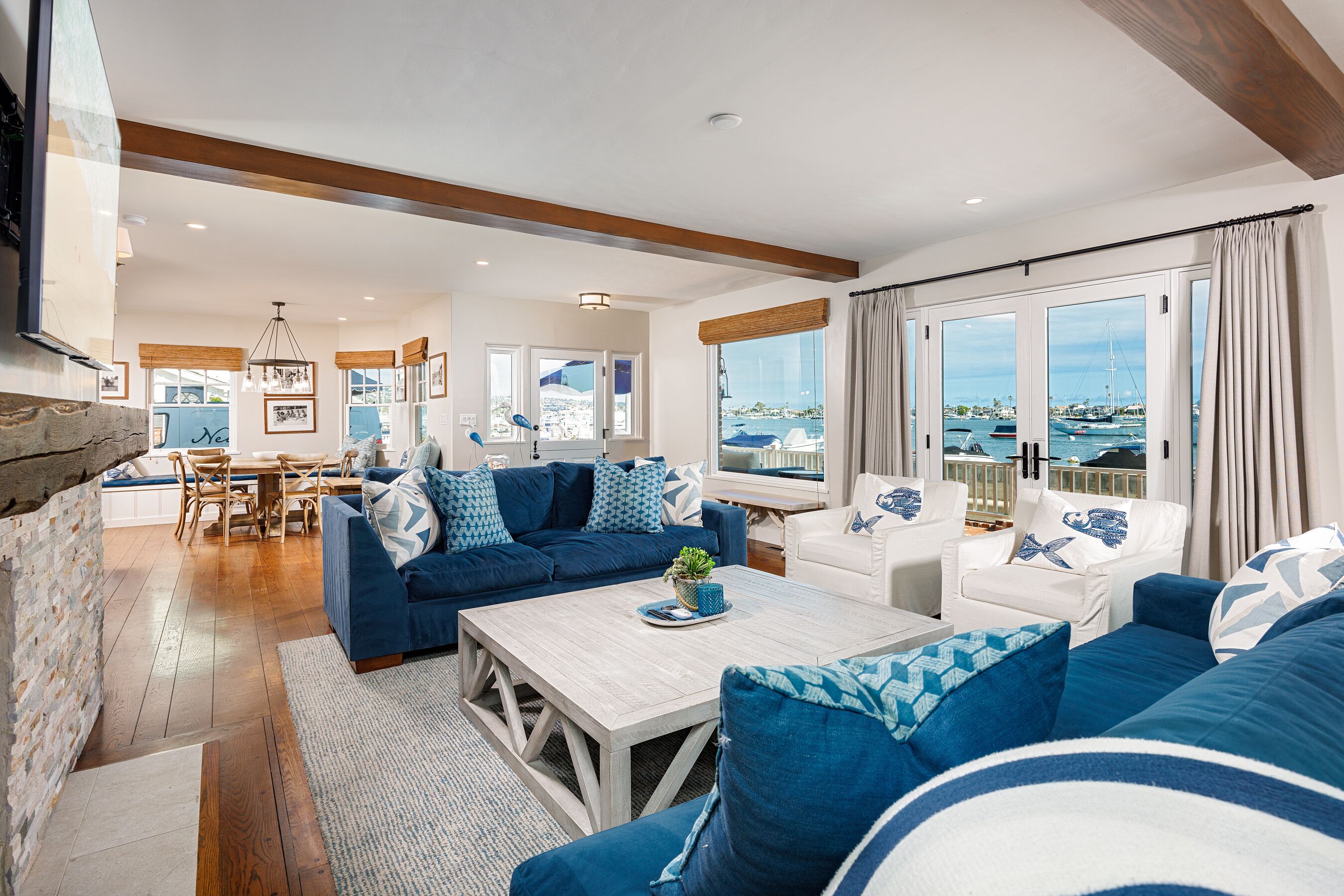 Smart TV, fireplace, stereo