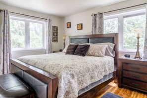 4 عدّة غرف نوم ومكتب ومكواة/لوح كي وسرير سفر