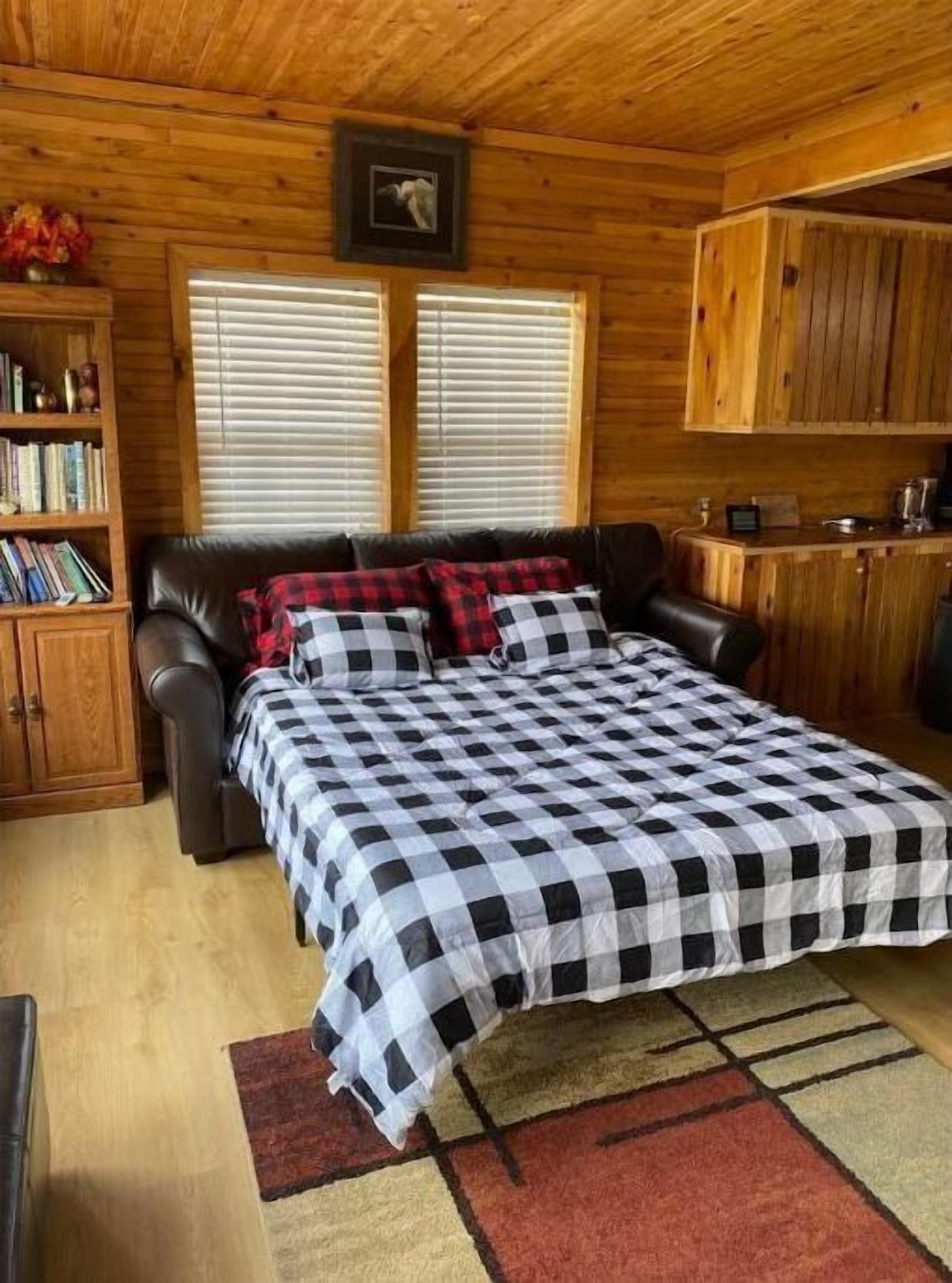 Forest Side Solar Powered Cabin with Nature Trails