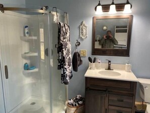 Shower, hair dryer, towels, soap - Forest Side Solar Powered Cabin with Nature Trails (Norfolk)