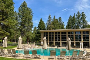 Piscina interna, piscina aquecida