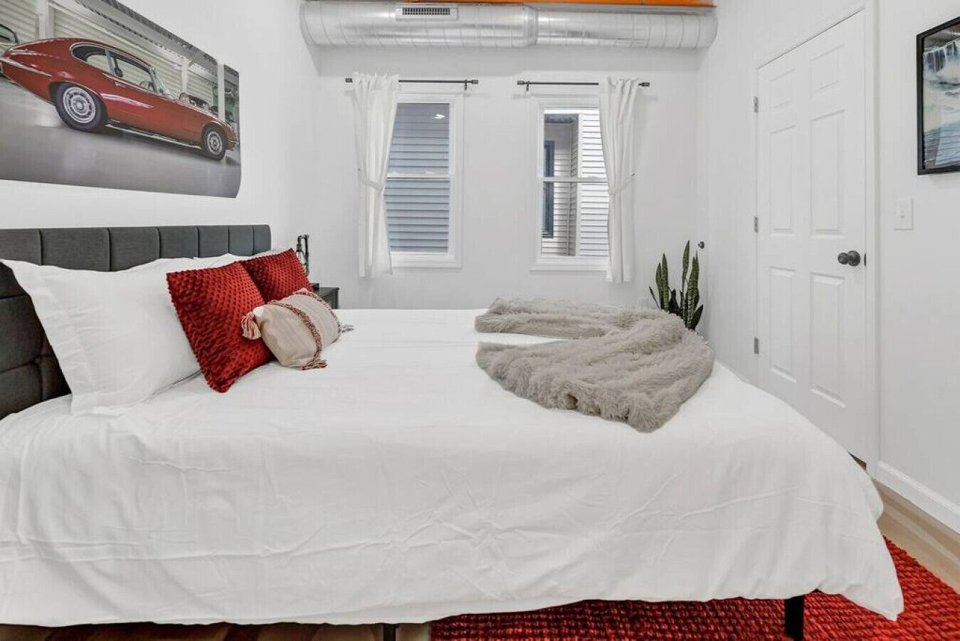 4 bedrooms, desk, iron/ironing board, WiFi