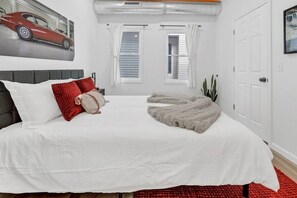 4 bedrooms, desk, iron/ironing board, WiFi