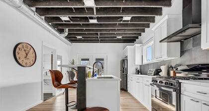 Cool Urban Stay: Downtown Loft