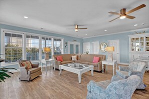 TV - Antigua Blue - Private Pool - Walk to Beach - 6BR/7BA (North Myrtle Beach)