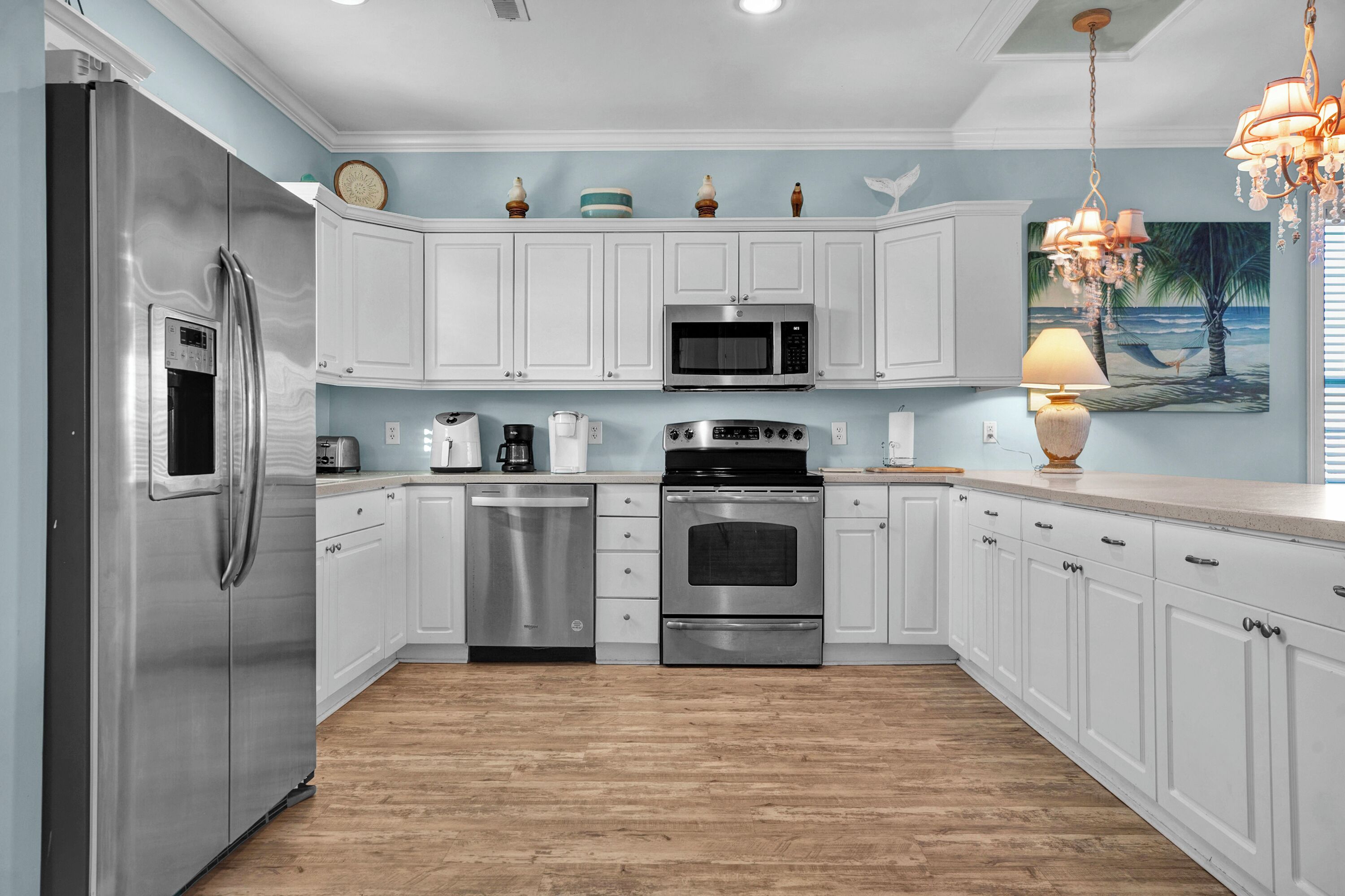 Refrigerador, microondas, horno, placa de cocina