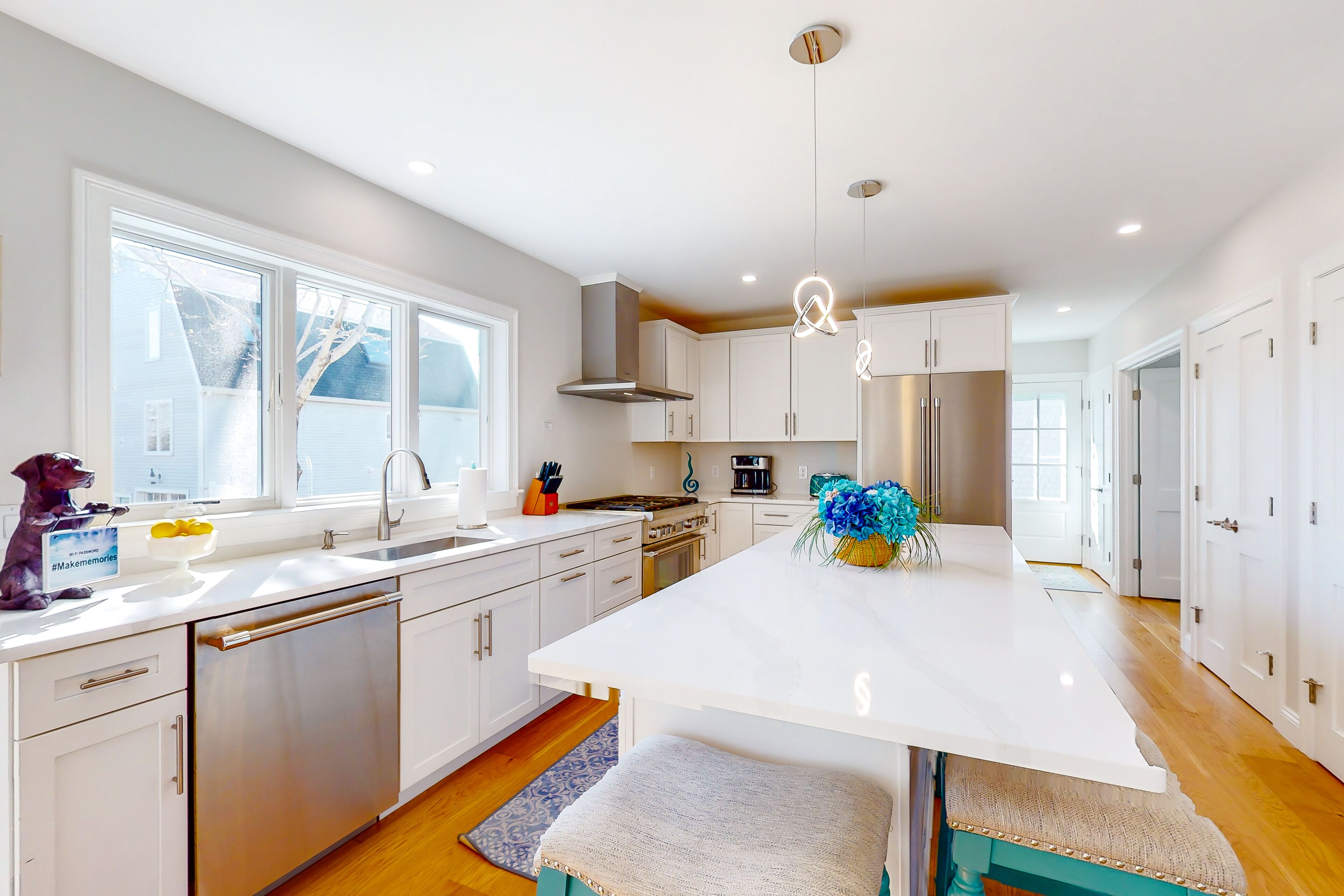 Charming retreat with patios, grill, game room, beach gear, fireplace, and AC