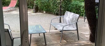 Studio  avec terrasse et pergola dans propriété calme et sécurisée