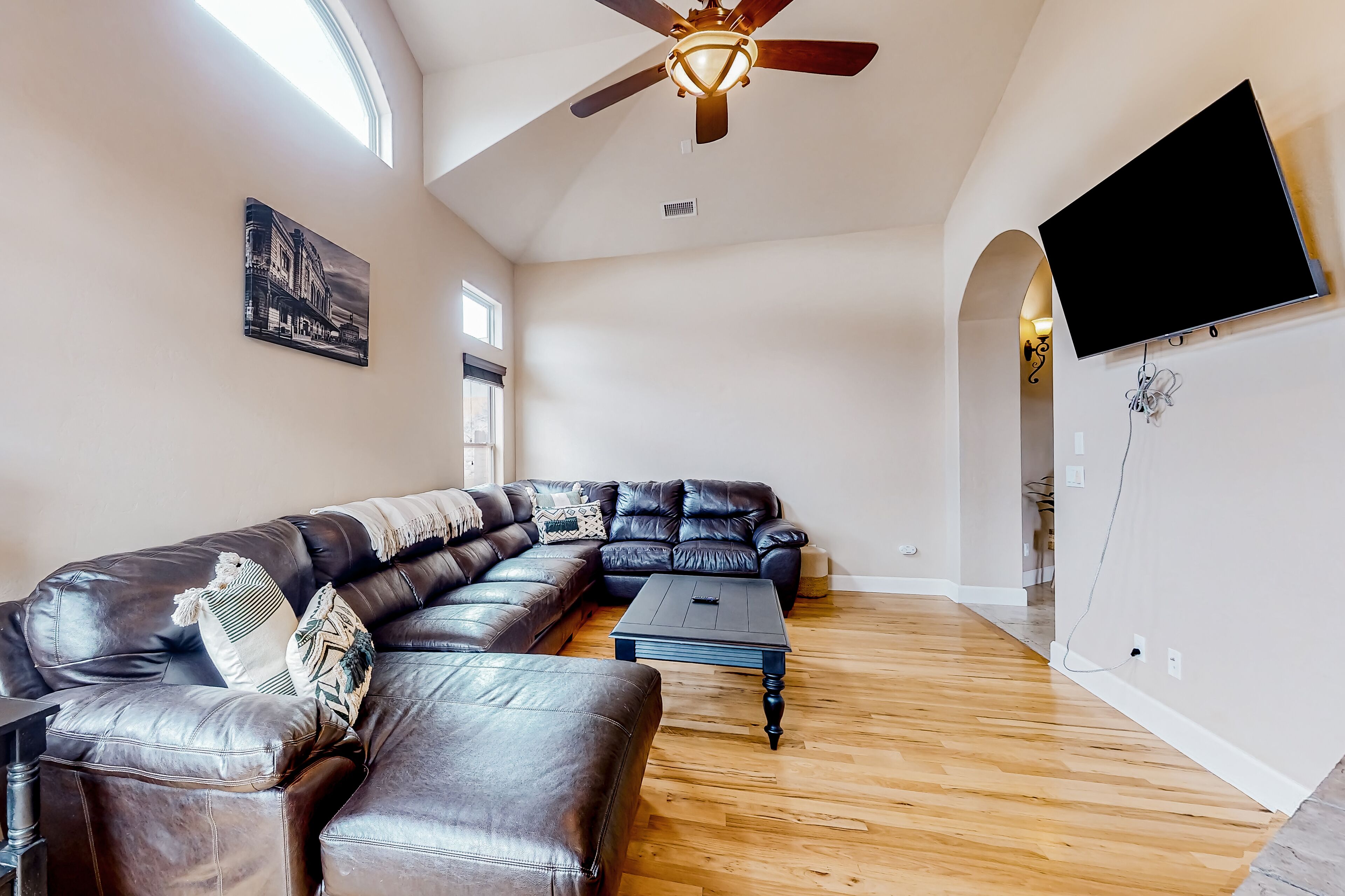 Dog-friendly home with grill, patio, foosball table, fireplace, & streaming