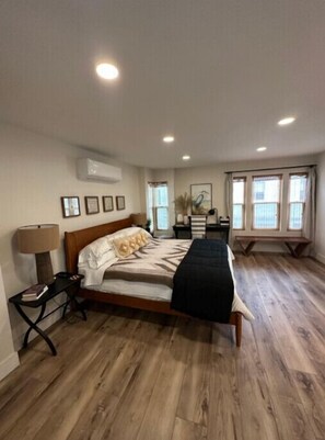 3 多间卧室、记忆海绵床垫、办公桌、免费 WiFi