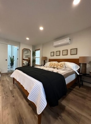 3 Schlafzimmer, Betten mit Memory-Foam-Matratzen, Schreibtisch