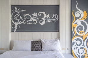 In-room safe, desk, soundproofing, free WiFi - Santi White House Patong Hotel (Patong)