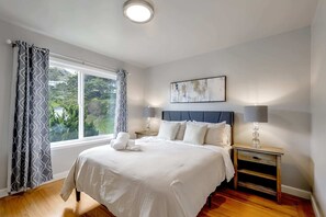 4 bedrooms, iron/ironing board, WiFi, bed sheets