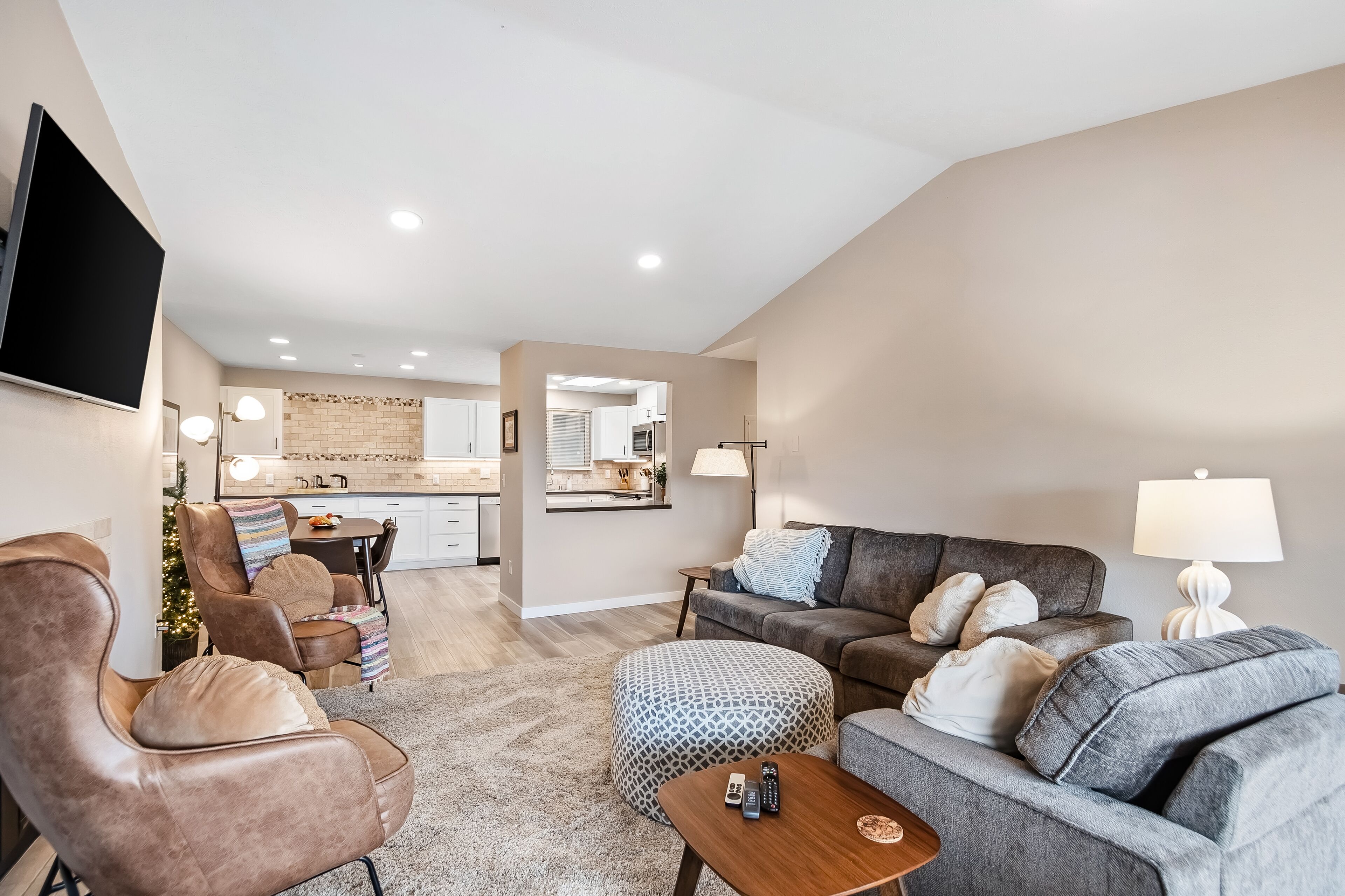 Centrally located apartment with spectacular views, a gas fireplace, W/D, & AC