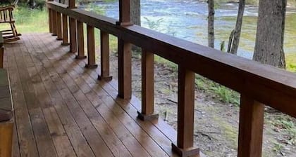 Riverside cabin, fly-fish for trout or just relax!