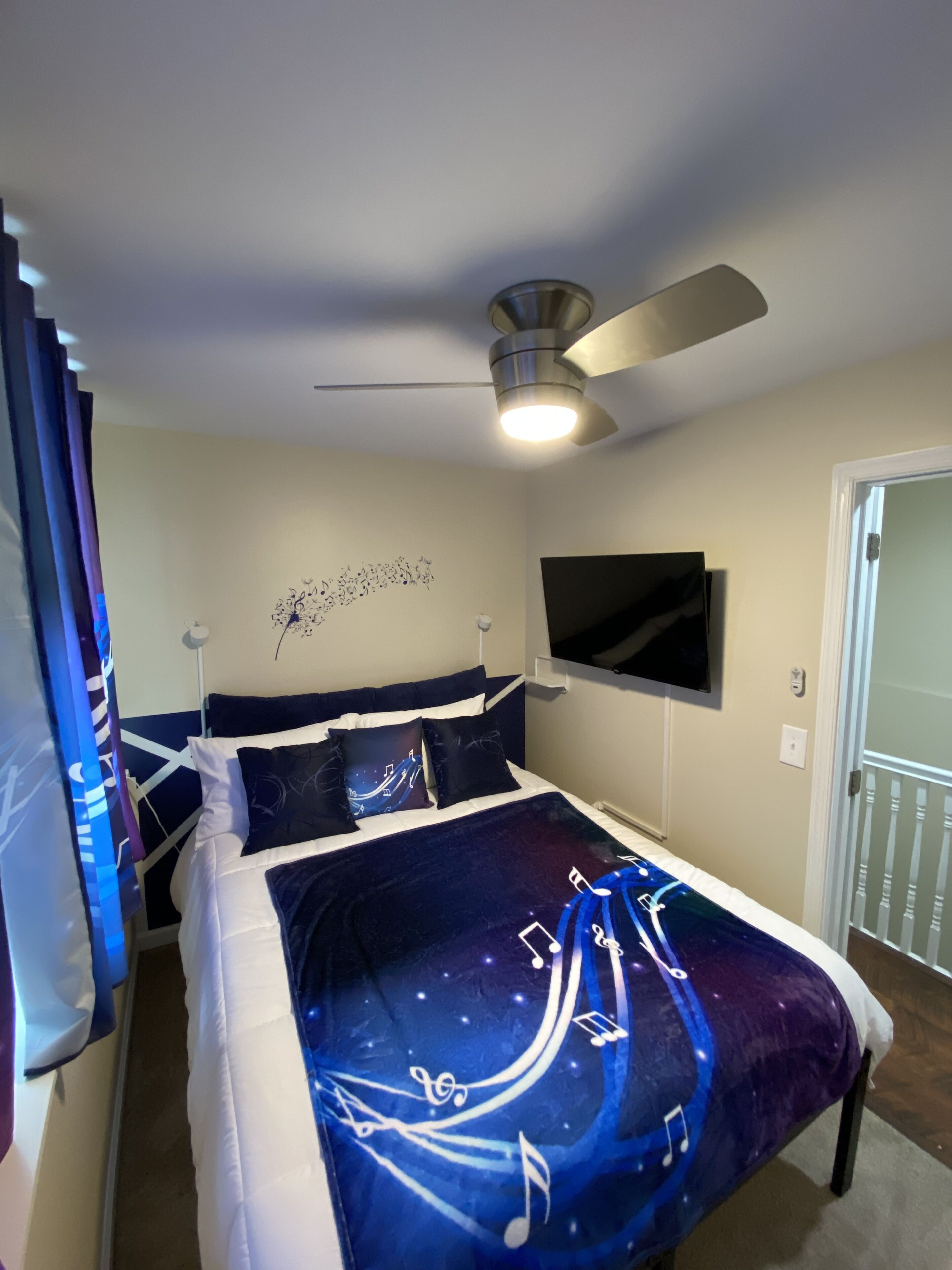 3 bedrooms, desk, iron/ironing board, WiFi (free)
