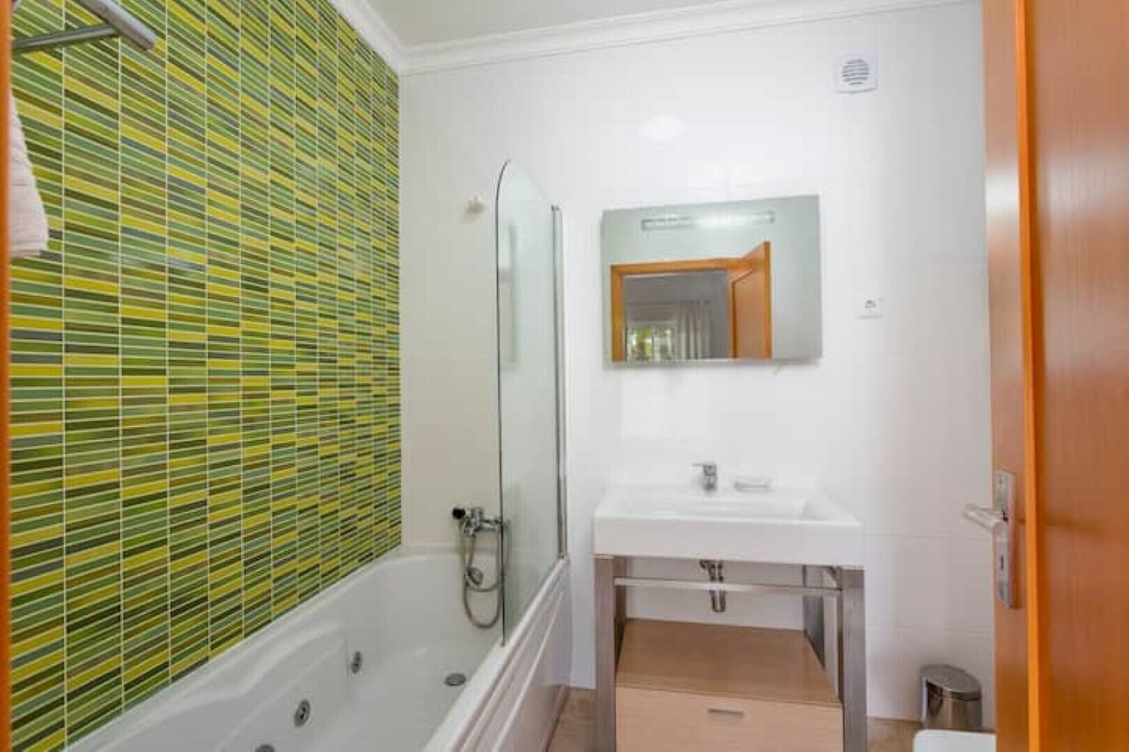 2 bed Flat Next to the Beach