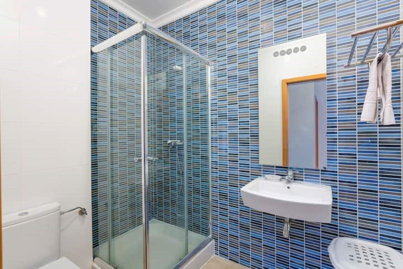 2 bed Flat Next to the Beach