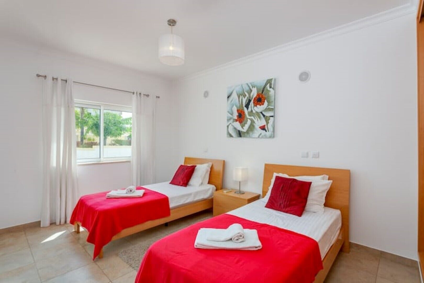 2 bed Flat Next to the Beach