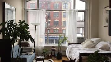 1 bedroom, desk, WiFi