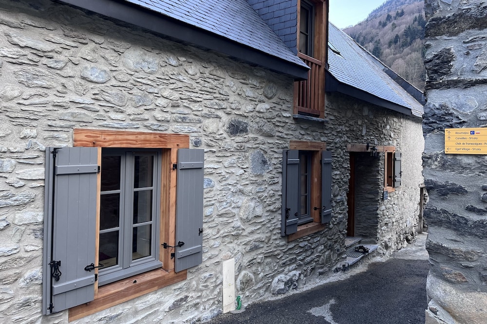 The Rioumajou barn - near St Lary
