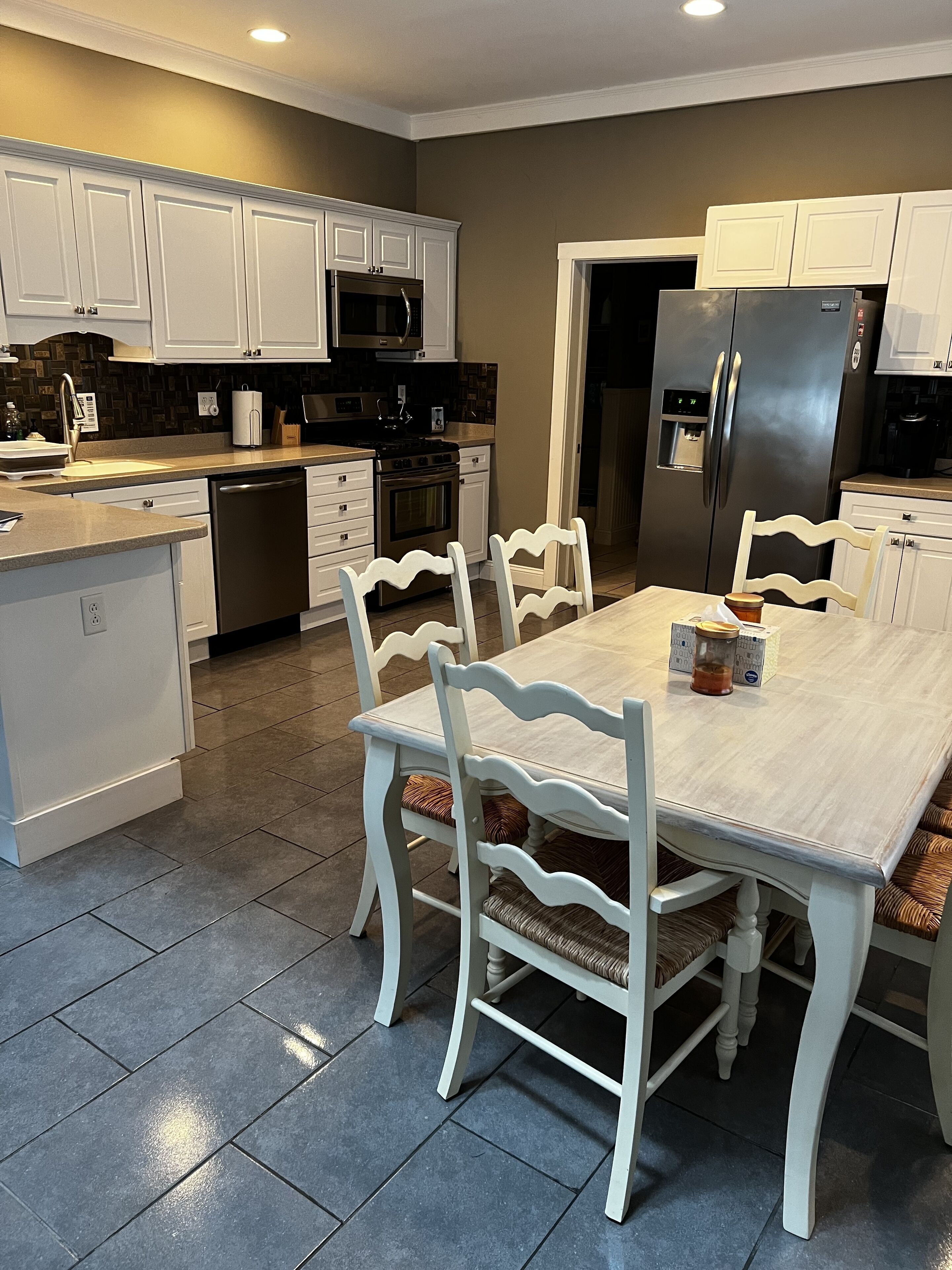 3 bedroom Cape May pet friendly, walking distance to winery, brewery and more 