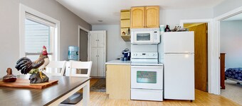 2nd-floor condo near Okemo Mtn with streaming, WiFi, partial AC, & full kitchen