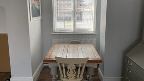 Lägenhet - 1 queensize-säng med bäddsoffa | Restauranger
