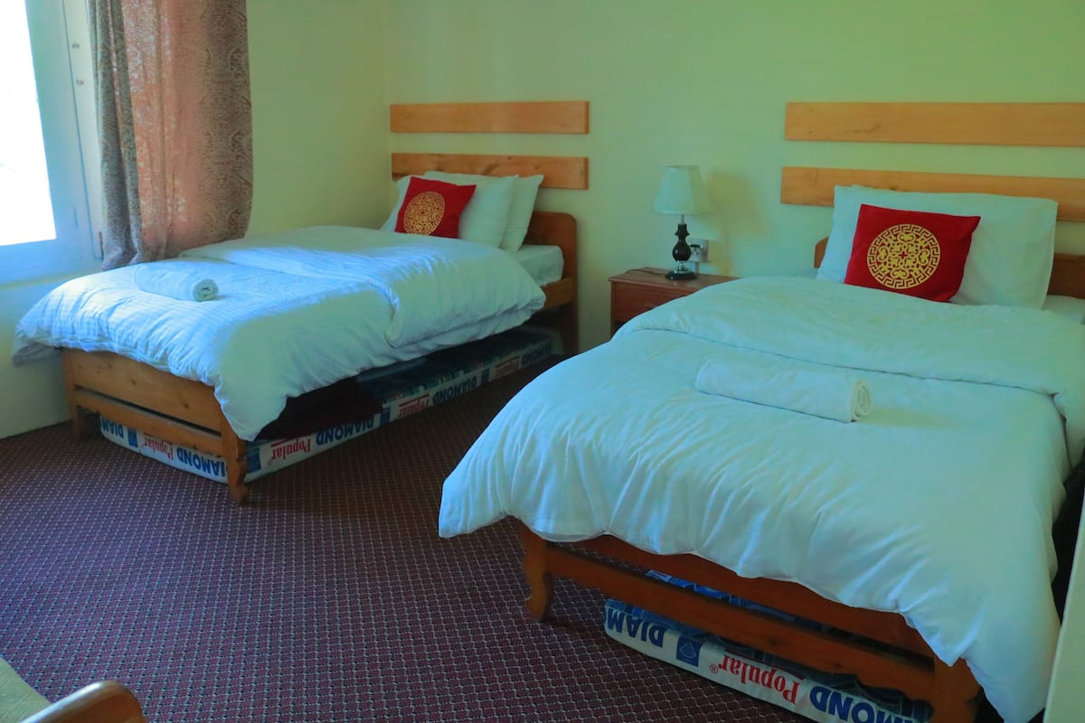 Quarto casal ou duplo luxo | Ferros/tábuas de passar roupa, Wi-Fi de cortesia