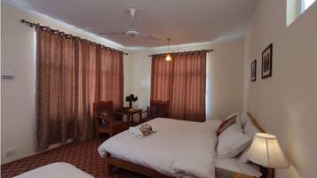 Deluxe Triple Room | Iron/ironing board, free WiFi