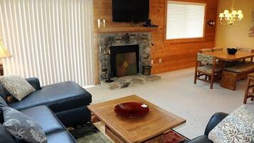 Condo, 3 Bedrooms | Living area