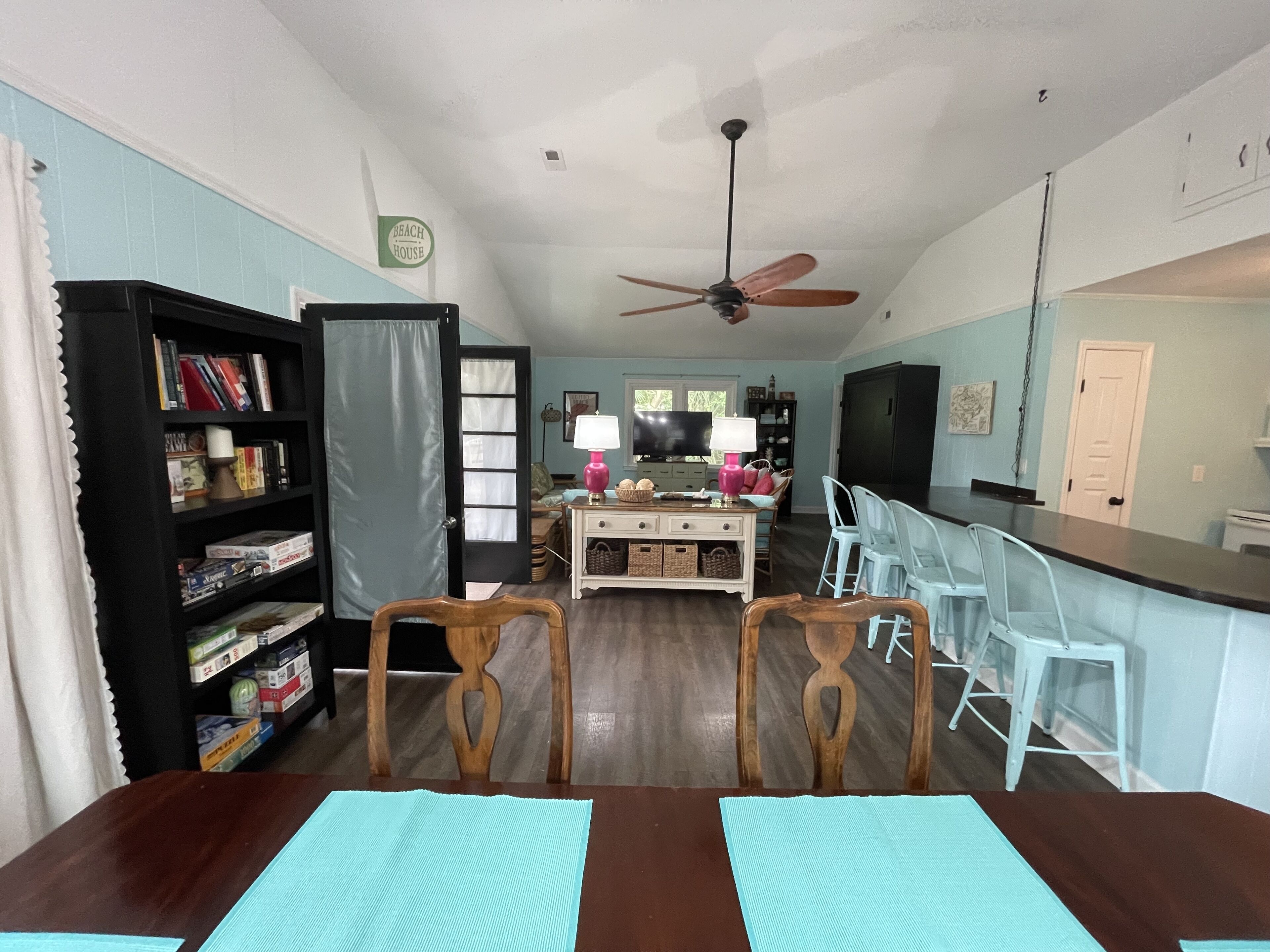 "MUCK IT"-QUINTESSENTIAL Edisto Beach House w/in Steps of Beach