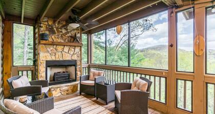 Mountain getaway with breathtaking views. Hiker's delight! Pet Friendly!