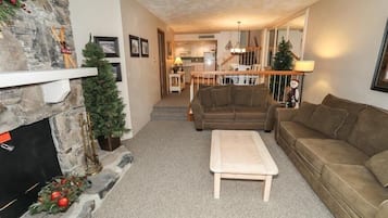 Condo, 2 Bedrooms | Living area