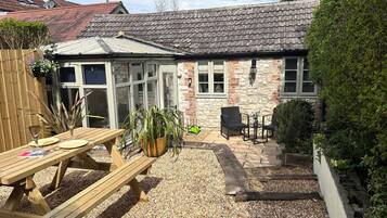 Cottage | Outdoor dining