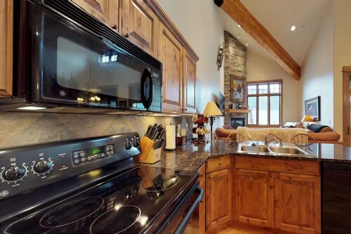 Alpenglow Condo Minutes from Ski Resort